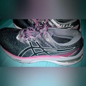 New Asics sz 7.5 /8